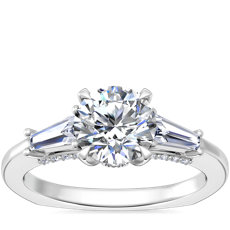 新款 铂金 Bella Vaughan 尖顶长方形三石订婚戒指（3/8 克拉总重量）